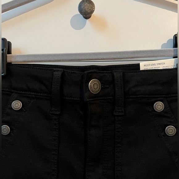 American Eagle Super Hi-Rise Jeggings with Button Details - Picture 3 of 14